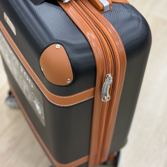 London fog luggage carry on 20” expandable hardside spinner - Picture 2 of 7